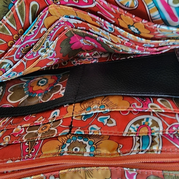 Naturalizer Black Crossbody Bag with Adjustable Strap and Classic Design - Picture 10 of 10